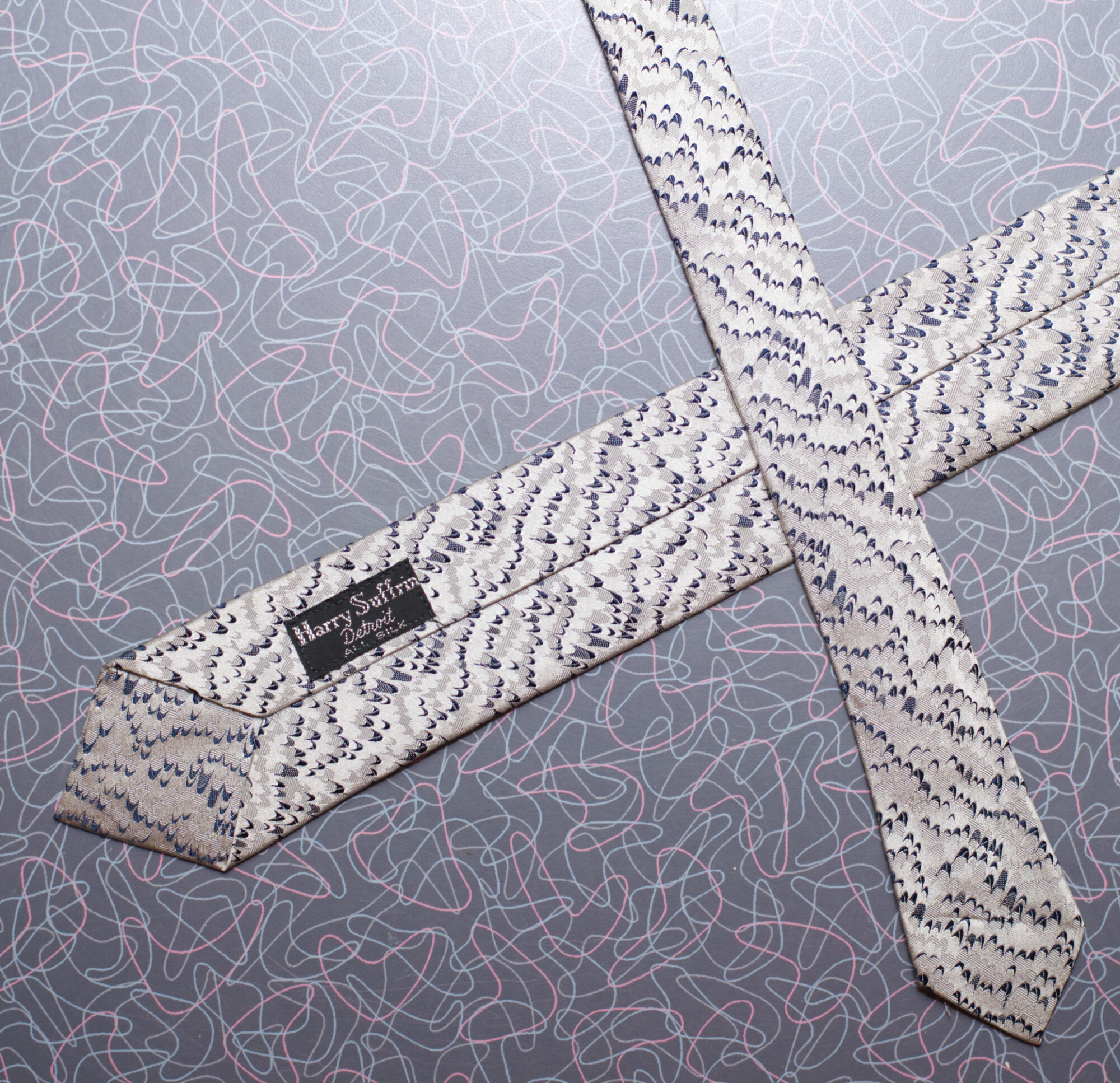 Vintage 1960s Beige & Black Skinny Necktie - Image 3