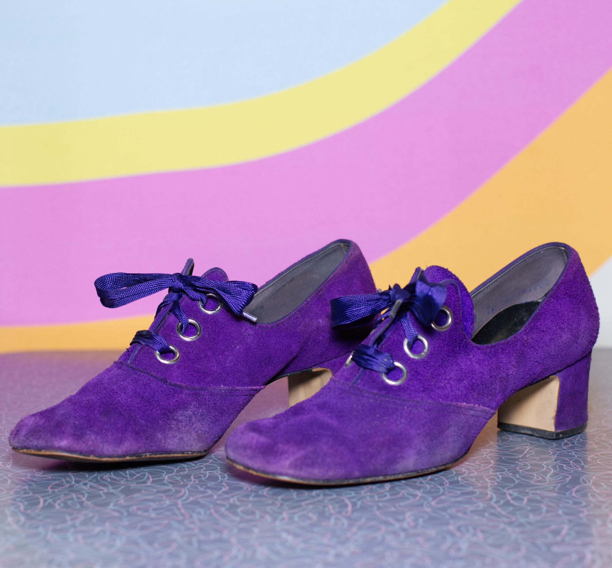 Vintage 1960s Purple Suede Block Heel Shoes | Size 9 - Image 2